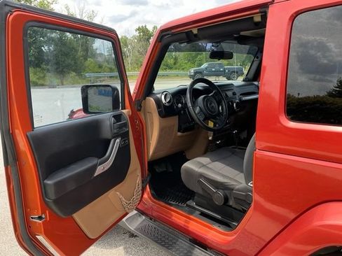 Used 2011 Jeep Wrangler Sahara w/ Connectivity Group AWD/4WD image 16