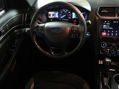Used 2019 Ford Explorer XLT w/ Equipment Group 202A image 16