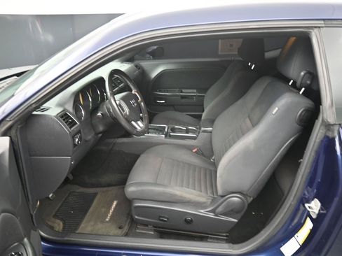 Used 2013 Dodge Challenger SXT RWD image 10