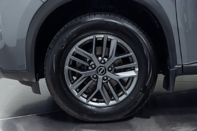 Used 2023 Nissan Rogue S AWD/4WD image 26