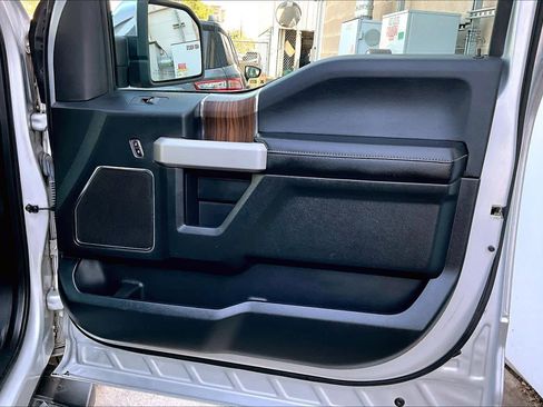 Used 2015 Ford F150 Lariat image 23