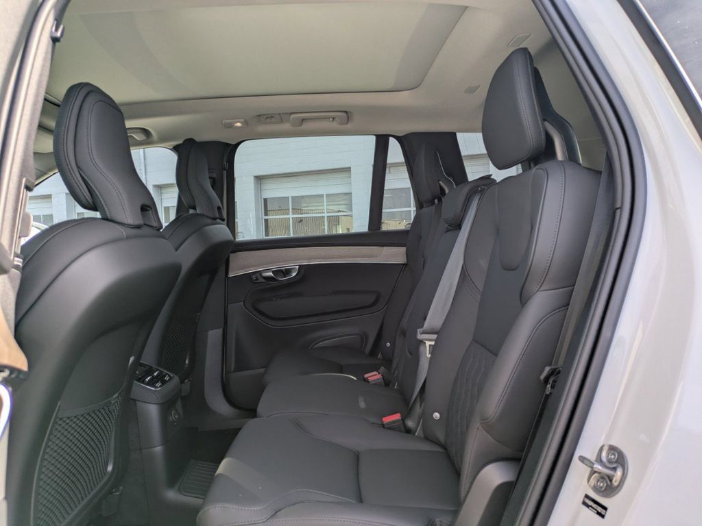 New 2025 Volvo XC90 T8 Core w/ Climate Package AWD/4WD image 15