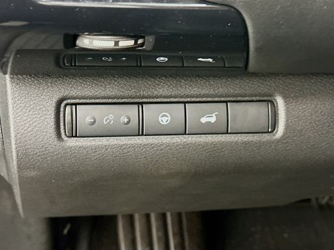Used 2025 Nissan Pathfinder SV AWD/4WD image 17