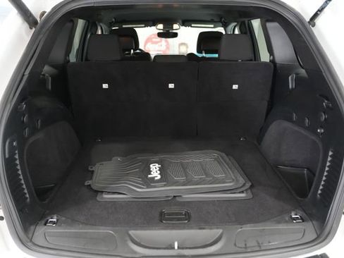 Used 2020 Jeep Grand Cherokee Laredo w/ Security & Convenience Group AWD/4WD image 8