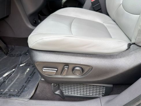 Used 2022 Toyota Sienna XLE image 19
