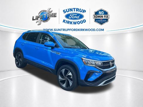 Used 2023 Volkswagen Taos SE w/ Panoramic Sunroof Package AWD/4WD image 9