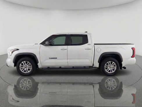Used 2022 Toyota Tundra SR5 w/ SR5 Premium Package image 4