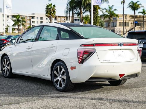 Used 2020 Toyota Mirai image 7