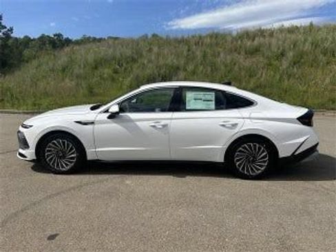 Used 2025 Hyundai Sonata SEL FWD image 2