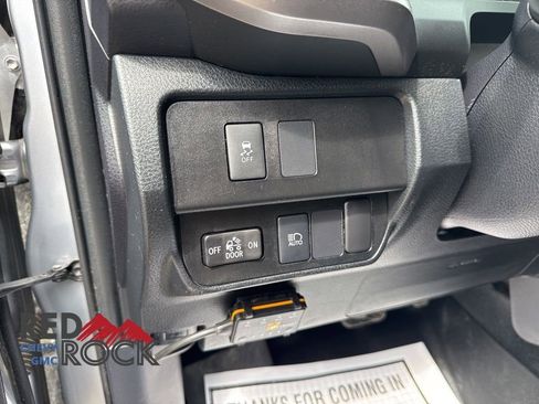 Used 2021 Toyota Tacoma SR5 AWD/4WD image 19