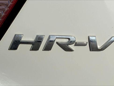 Used 2018 Honda HR-V EX-L image 9