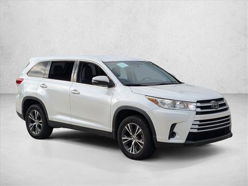 Certified 2019 Toyota Highlander LE FWD image 3