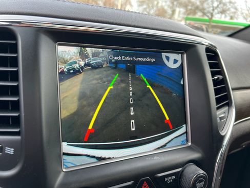 Used 2018 Jeep Grand Cherokee Overland image 16