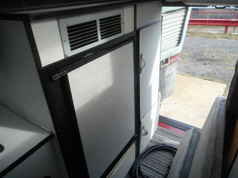 Used 1994 Dodge B350 RWD image 20