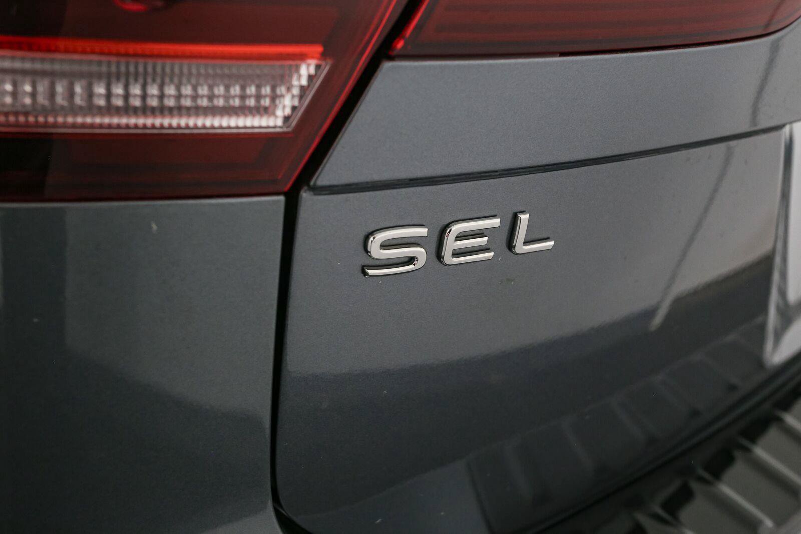 Used 2023 Volkswagen Tiguan SEL R-Line AWD/4WD image 11