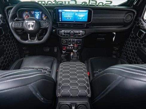 Used 2026 Jeep Gladiator Sport image 2