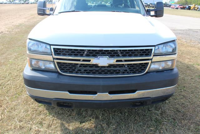 Used 2006 Chevrolet Silverado 2500 W/T w/ Heavy-Duty Power Package AWD/4WD image 9