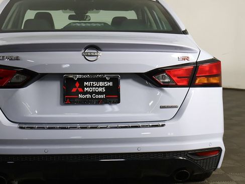 Used 2023 Nissan Altima 2.0 SR FWD image 17