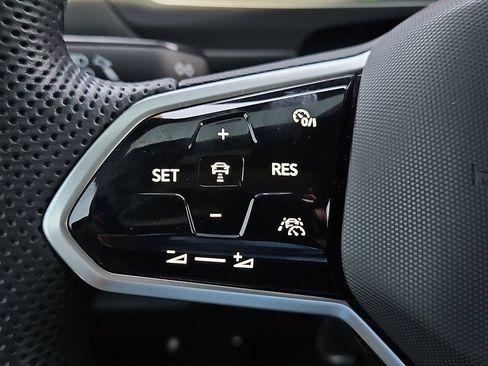 Used 2024 Volkswagen Tiguan SE R-Line w/ MDO Package, Three-Row FWD image 29
