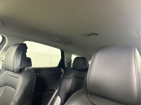 Used 2025 Kia Sportage EX FWD image 11