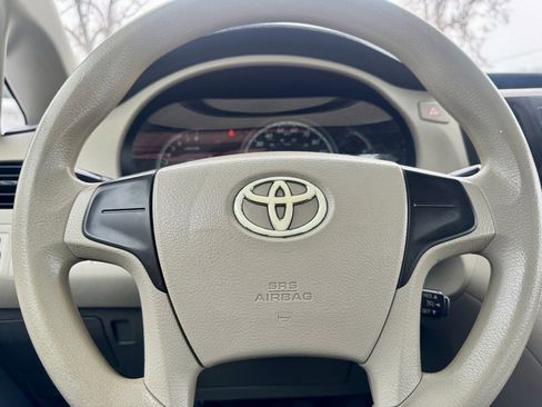 Used 2013 Toyota Sienna L image 24