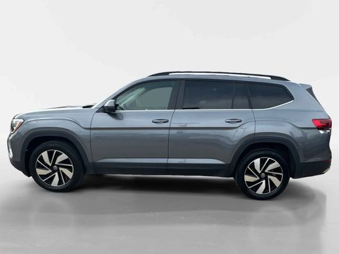 Certified 2025 Volkswagen Atlas SE image 3