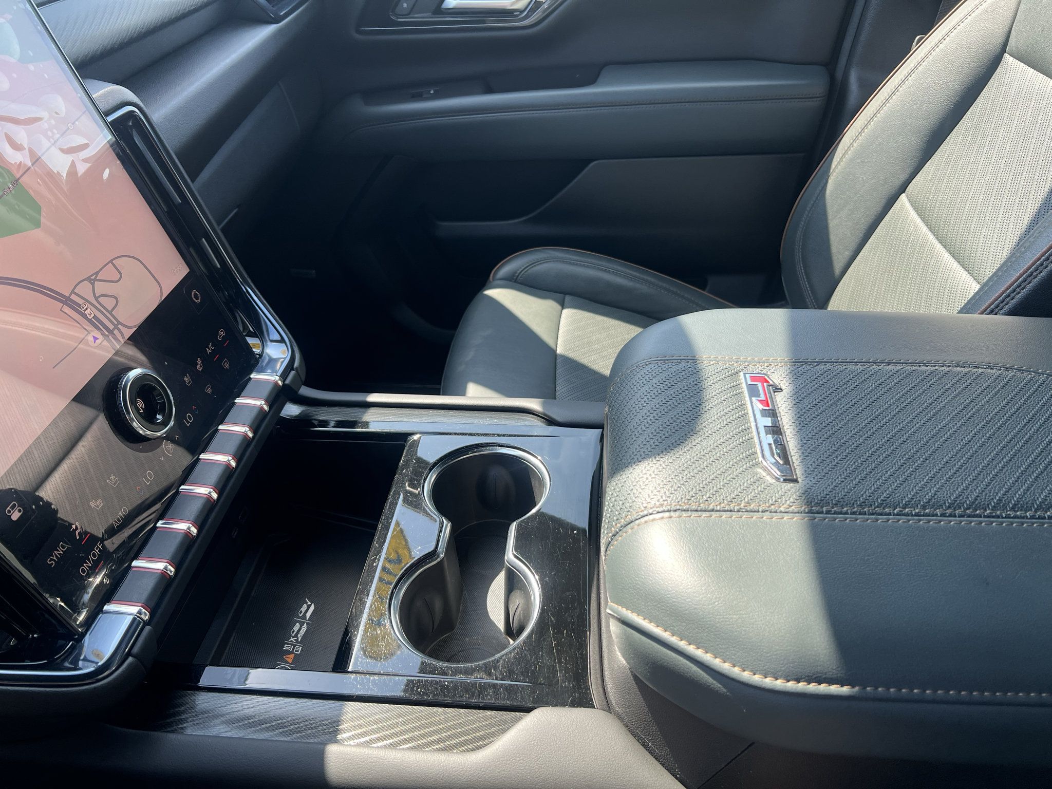 Used 2025 GMC Yukon AT4 w/ LPO, Get Active Package AWD/4WD image 28