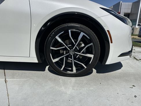 Used 2025 Toyota Prius XSE Premium w/ Limited Premium Package image 13