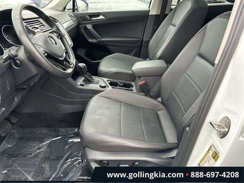 Used 2020 Volkswagen Tiguan SE w/ Panoramic Sunroof Package image 18