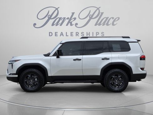 Used 2024 Lexus GX 550 AWD/4WD image 2