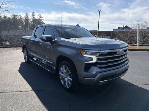 Used 2024 Chevrolet Silverado 1500 High Country w/ Technology Package image 3