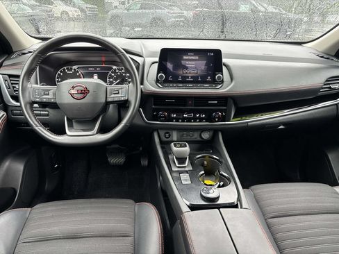 Used 2025 Nissan Rogue SV AWD/4WD image 11