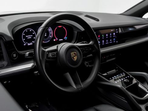 Used 2024 Porsche Cayenne AWD/4WD image 23
