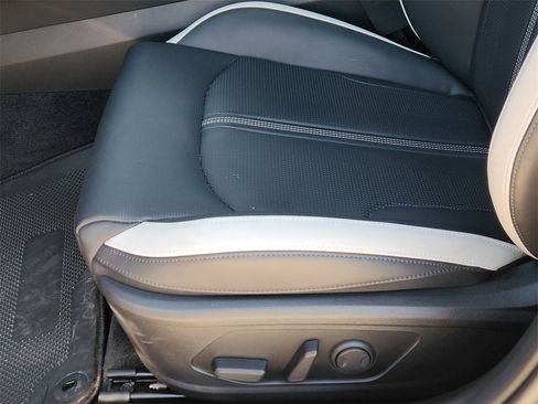 New 2025 Kia K5 GT-Line image 17