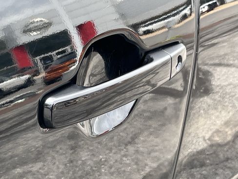 Used 2022 Nissan Frontier SV AWD/4WD image 14
