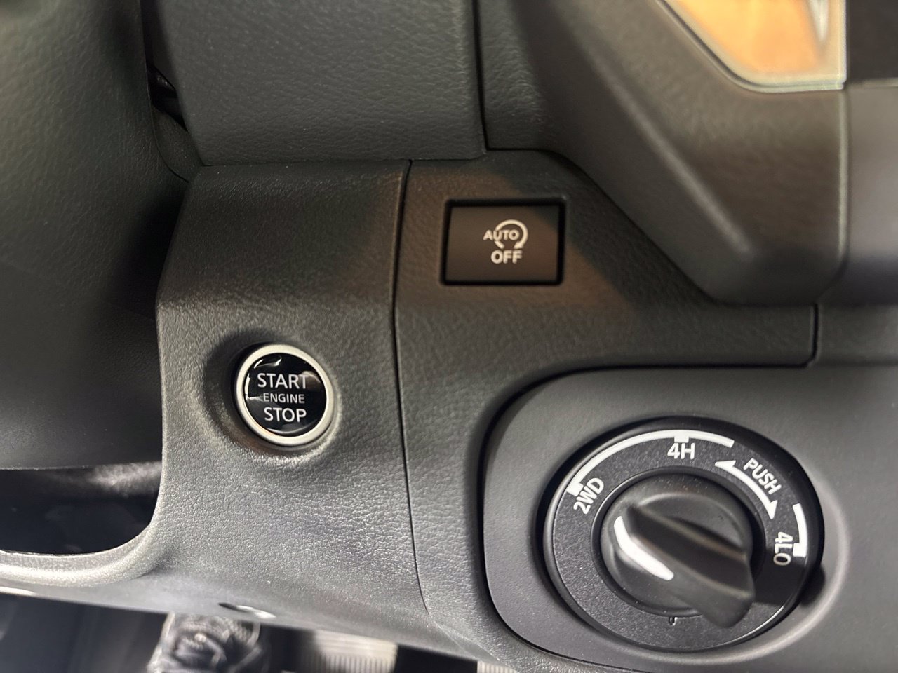 Used 2025 Nissan Frontier SV AWD/4WD image 22