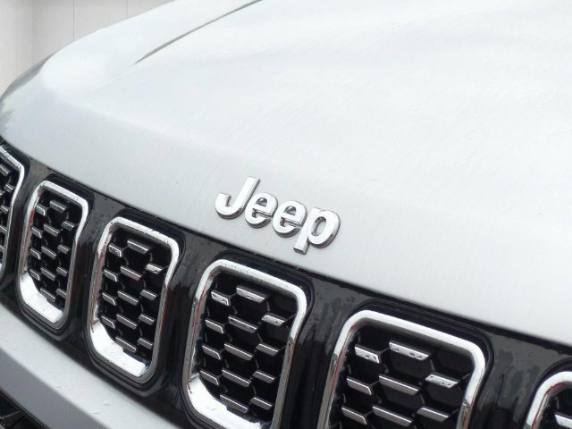 Used 2024 Jeep Compass Limited AWD/4WD image 9