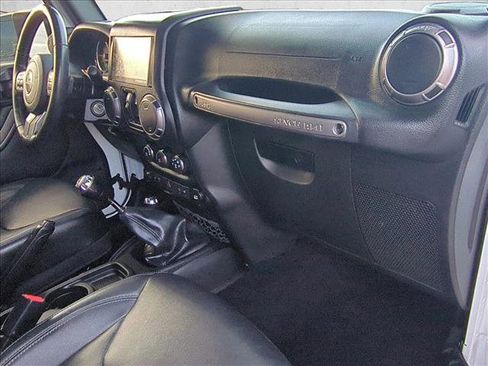 Used 2018 Jeep Wrangler Unlimited Sahara image 22