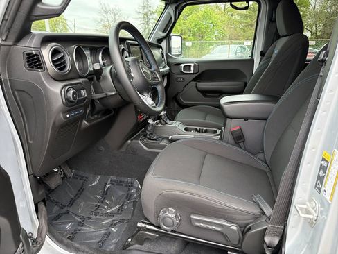 Used 2023 Jeep Wrangler Unlimited Rubicon 4xe w/ Cold Weather Group AWD/4WD image 11
