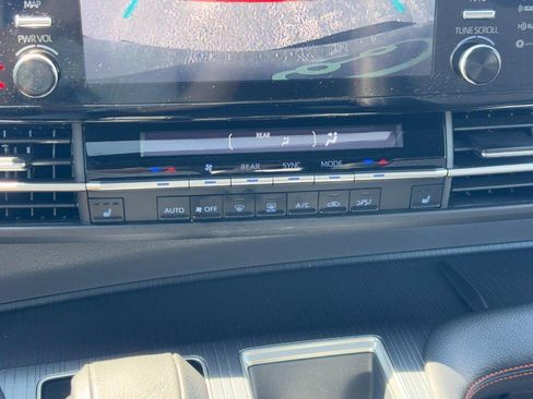 Used 2023 Toyota Sienna XSE AWD/4WD image 25