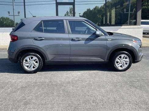 Used 2026 Hyundai Venue SE FWD image 7