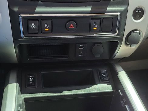Used 2018 Nissan Titan SL RWD image 34