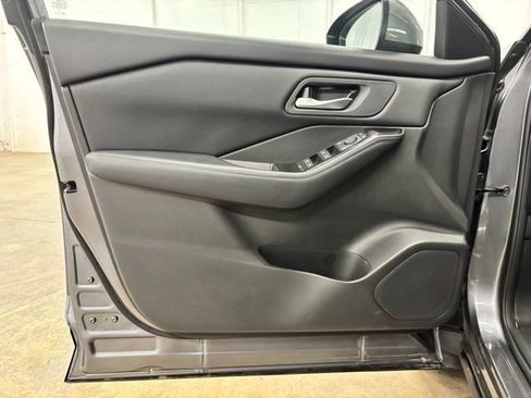 Used 2025 Nissan Rogue SV AWD/4WD image 17