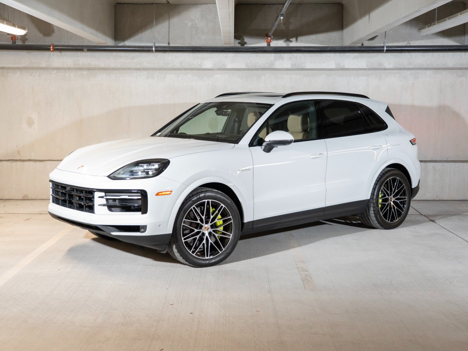 Certified 2025 Porsche Cayenne Coupe AWD/4WD image 1