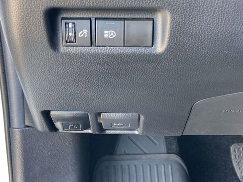 Used 2022 Toyota RAV4 XLE image 28