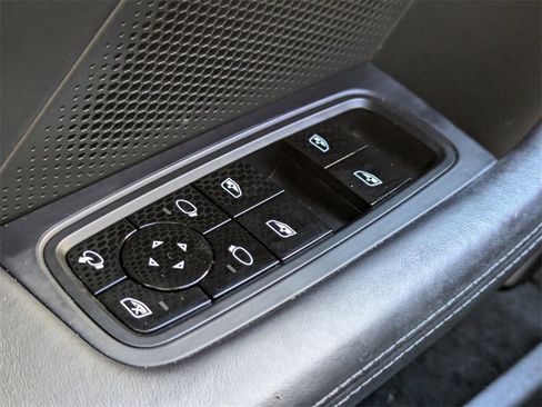 Used 2020 Porsche Taycan Turbo image 23