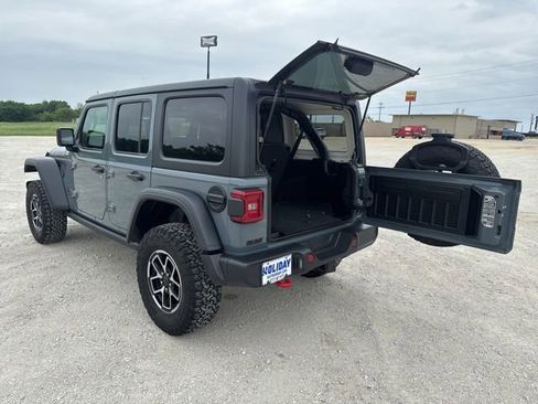 Used 2025 Jeep Wrangler Unlimited Rubicon AWD/4WD image 4