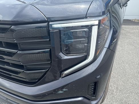 Used 2023 GMC Sierra 1500 Elevation AWD/4WD image 9