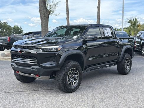 Used 2025 Chevrolet Colorado ZR2 w/ Technology Package AWD/4WD image 7