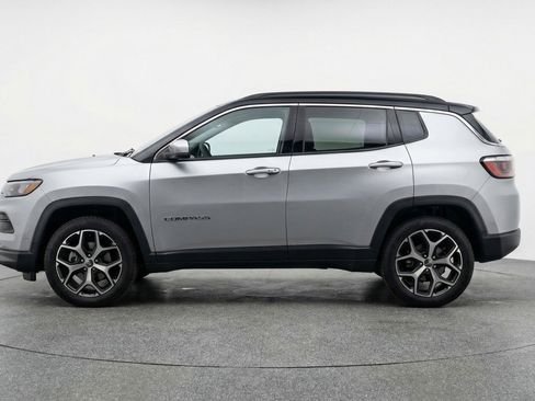 Used 2025 Jeep Compass Limited image 5